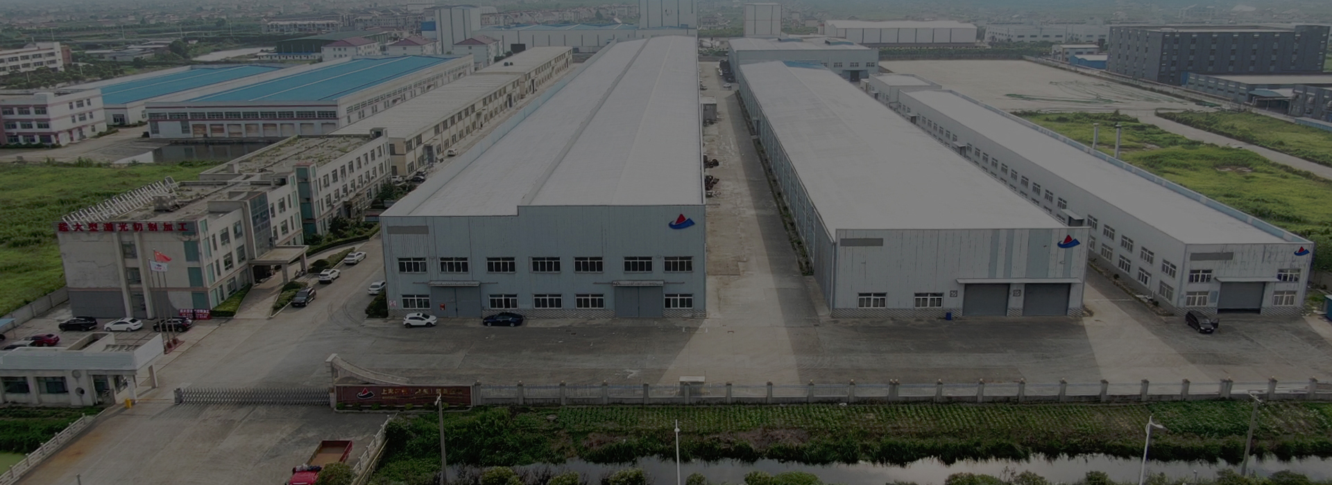 歡迎您來(lái)到專(zhuān)業(yè)的軟啟動(dòng)器廠(chǎng)家-能曼電氣軟啟動(dòng)器公司網(wǎng)站！公司專(zhuān)業(yè)生產(chǎn)各種軟啟動(dòng)器等配電產(chǎn)品，歡迎大家聯(lián)系洽談合作!軟啟動(dòng)器專(zhuān)線(xiàn):400-882-8558