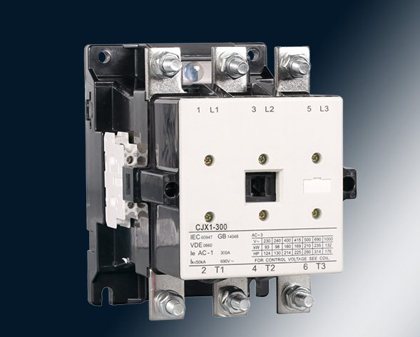 CJX1交流接觸器適用于交流50Hz或60Hz、電壓至690V、電流至475A的電力線(xiàn)路中，供遠(yuǎn)距離頻繁起動(dòng)和控制電動(dòng)機(jī)及接通與分?jǐn)嚯娐?。?jīng)加裝機(jī)械聯(lián)鎖機(jī)構(gòu)后組…
